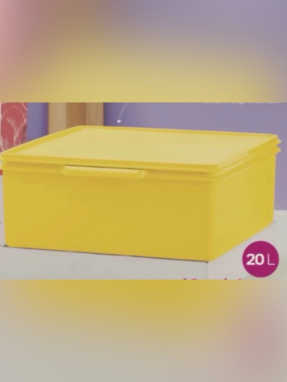 Tupperware Jumbo Kimono Storage Keeper Container